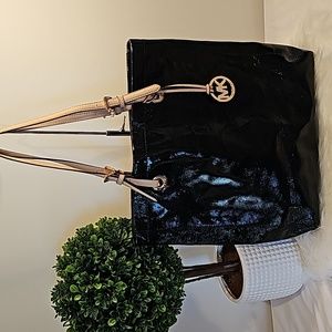 EUC MICHAEL KORS Black, Patent Leather, Shoulder Bag, Gold Hardware
